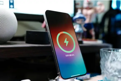 衡南苹果15换屏服务分享用什么充电器给iPhone15充电更好 